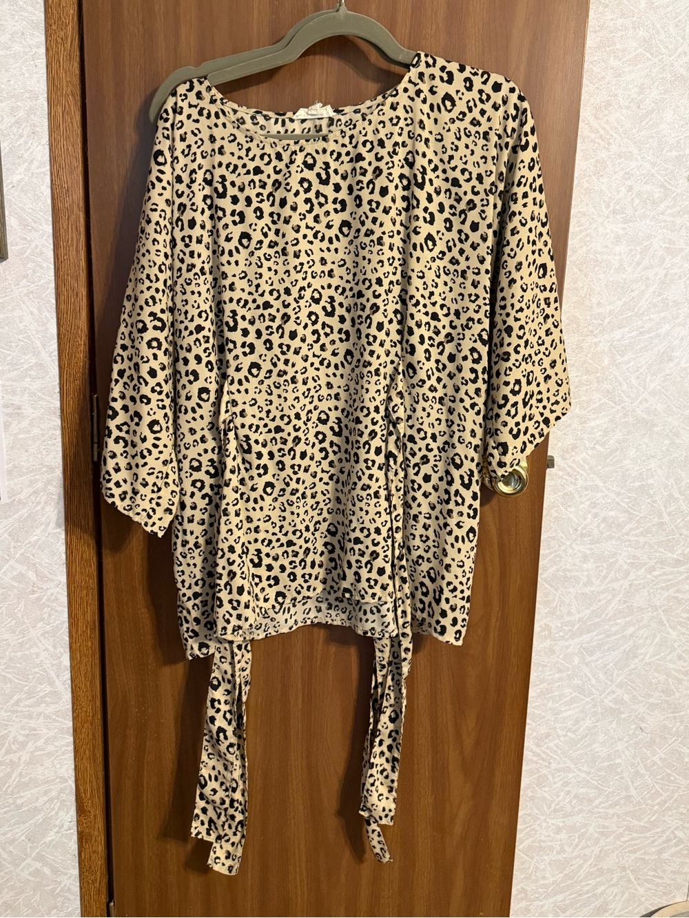 eesome Leopard Print Tie-Hem Top - Beige & Black